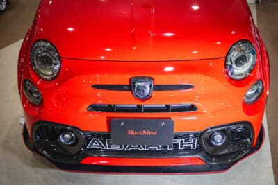 アバルト 595：マッキナ製のボディスタイリングキットが一式取り付けられている