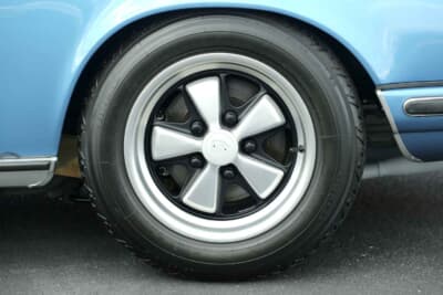 18万～20万ドル（邦貨換算約2808万～3120万円）で現在も販売中のポルシェ「911T タルガ」（C）Bonhams