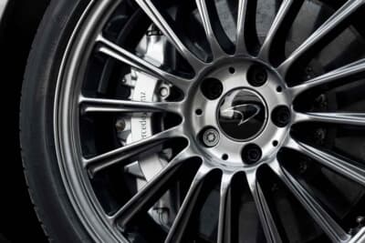 「71万5000ドル（邦貨換算約1億1153万円）で落札されたメルセデス・ベンツ「SLRマクラーレン・エディション」（C）Bonhams」