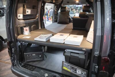 「オグショー」がプロデュースした日産NV200バネット：こだわりのベッドキットは、コーデュラ生地を採用している