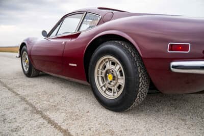 37万9000ドル（邦貨換算約5770万円）で落札されたディーノ「246GT」（C）Courtesy of RM Sotheby's
