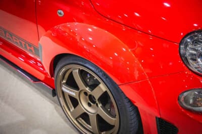 アバルト 595：ホイールはマッキナ専売モデルのレイズ製TE37 SAGA S-plus（17×8.5＋17）をセレクト