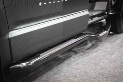 三菱 デリカD:5 ブラックエディション アクティブ シーカー:サイドステップ PREMIUM(KADDIS製)を装着