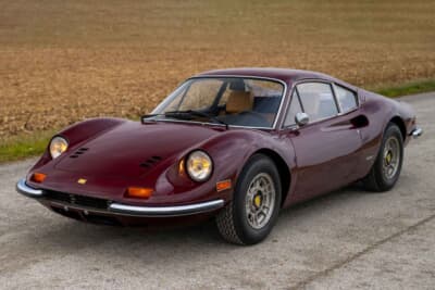37万9000ドル（邦貨換算約5770万円）で落札されたディーノ「246GT」（C）Courtesy of RM Sotheby's