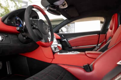 「71万5000ドル（邦貨換算約1億1153万円）で落札されたメルセデス・ベンツ「SLRマクラーレン・エディション」（C）Bonhams」