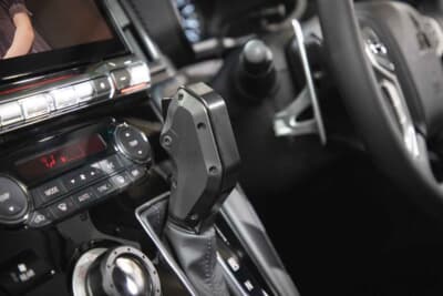 三菱 デリカD:5 ブラックエディション アクティブ シーカー:Billet Shifterを採用。無骨さが増す