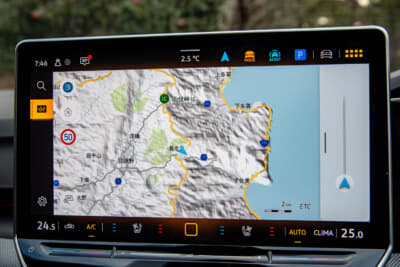 フォルクスワーゲン ゴルフ ヴァリアント TDI Rライン：ナビのマップを大きく表示して視認性を高める