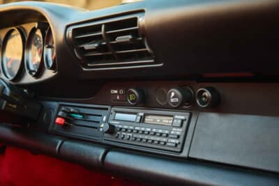 28万ドル（邦貨換算約4360万円）で落札されたポルシェ「911スピードスター ターボルック」（C）Courtesy of RM Sotheby's