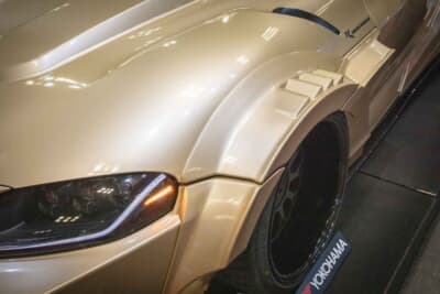GR SUPRA 90R-GTWR SPEC-D WIDEBODY：フェンダーダクトからは、ドリフト中に激しくタイヤスモークを吐き出す作りになっている