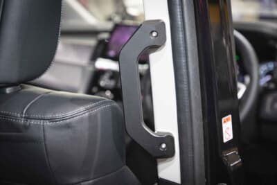 三菱 デリカD:5 ブラックエディション アクティブ シーカー:車内にもメタル感を取り入れている