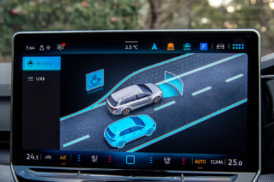フォルクスワーゲン ゴルフ ヴァリアント TDI Rライン：アシストシステムの設定画面