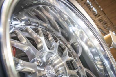 KUHL 34ZR-GTWR SPEC-D WIDEBODY：ホイールはVERZ-KRONE KR04で、フロント19×11.5J-49、リア19×12.5J-57というサイズをチョイス