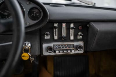 37万9000ドル（邦貨換算約5770万円）で落札されたディーノ「246GT」（C）Courtesy of RM Sotheby's