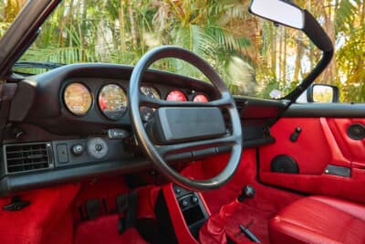 28万ドル（邦貨換算約4360万円）で落札されたポルシェ「911スピードスター ターボルック」（C）Courtesy of RM Sotheby's
