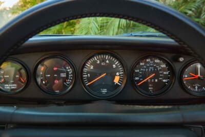 28万ドル（邦貨換算約4360万円）で落札されたポルシェ「911スピードスター ターボルック」（C）Courtesy of RM Sotheby's