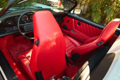 28万ドル（邦貨換算約4360万円）で落札されたポルシェ「911スピードスター ターボルック」（C）Courtesy of RM Sotheby's