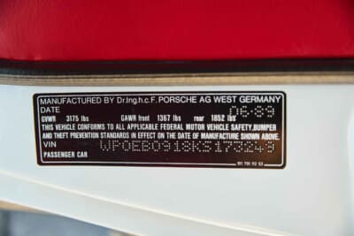 28万ドル（邦貨換算約4360万円）で落札されたポルシェ「911スピードスター ターボルック」（C）Courtesy of RM Sotheby's