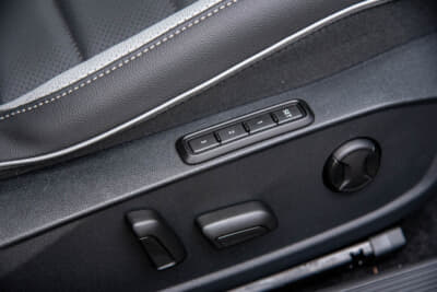 フォルクスワーゲン ゴルフ ヴァリアント TDI Rライン：運転席は電動