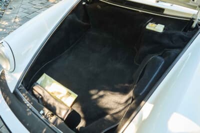 28万ドル（邦貨換算約4360万円）で落札されたポルシェ「911スピードスター ターボルック」（C）Courtesy of RM Sotheby's