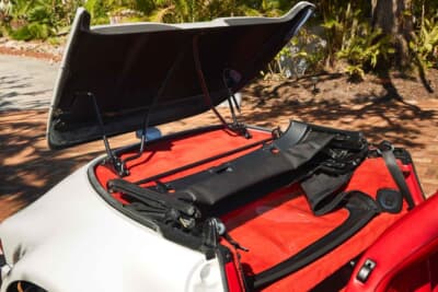 28万ドル（邦貨換算約4360万円）で落札されたポルシェ「911スピードスター ターボルック」（C）Courtesy of RM Sotheby's