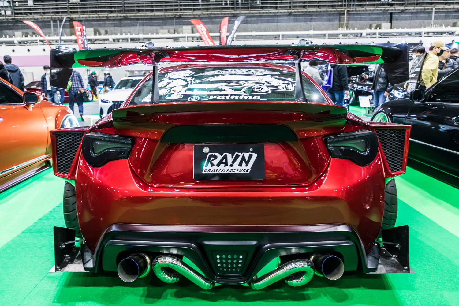 トヨタ「86」をシザーズドア化…超ワイドボディに仕込まれた「LED