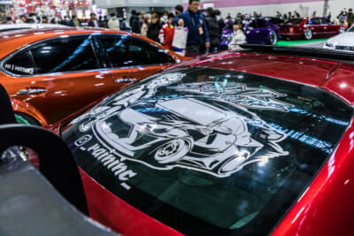 アートスタイル トヨタ 86：リアウインドウには大きなグラフィックが入る