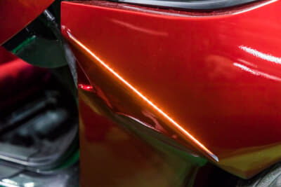 アートスタイル トヨタ 86：フロントフェンダーにはLEDサイドウインカーを隠してあり、点灯時のみ塗装面がシーケンシャルで光る仕組み