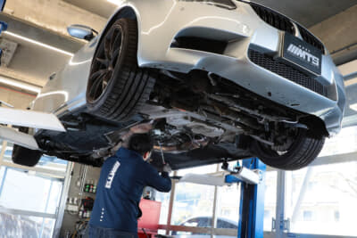 コンディションチェックプラン（4万2000円～7万円）は、目視点検に加えて、診断機、実走を含めたトータルでの不具合を洗いだし、オーナーの予算と相談しながら整備を進めていく