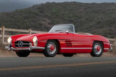 132万5000ドル（邦貨換算約2億670万円）で落札されたメルセデス・ベンツ「300SL ロードスター」（C）Courtesy of RM Sotheby's