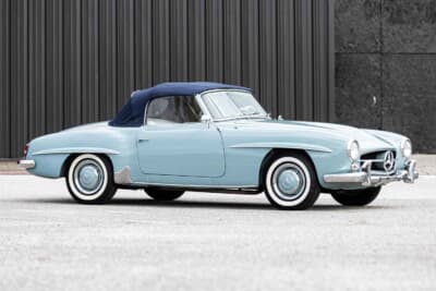 15万6000ドル（邦貨換算約2430万円）で落札されたメルセデス・ベンツ「190SL ロードスター」（C）Bonhams