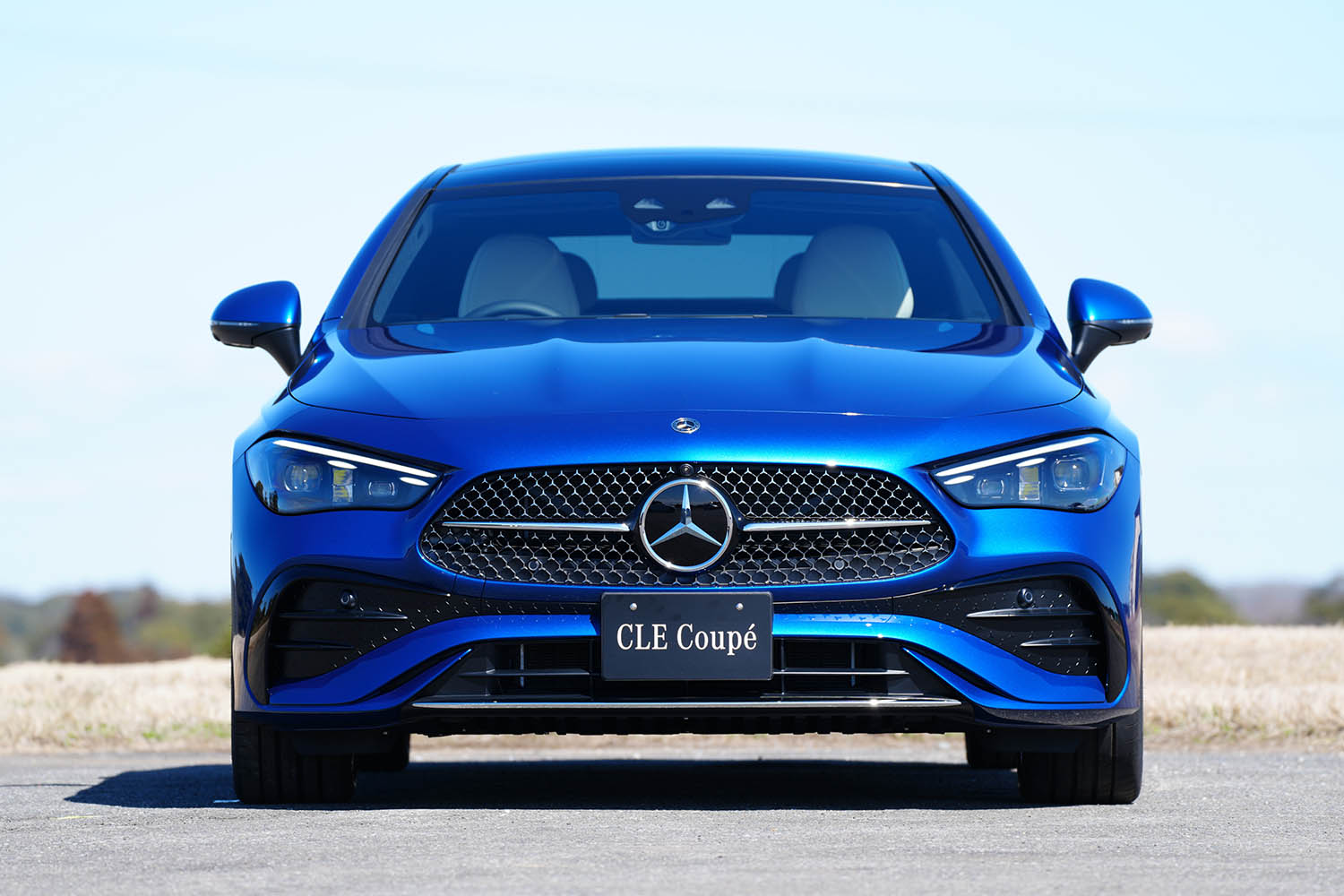 850万円で「Cクラス」と「Eクラス」の中間のクーペが日本導入