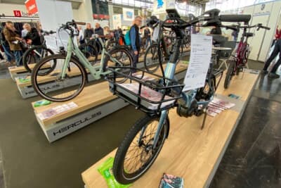 ハーキュリーズはひと昔前までドイツのママチャリメーカーだった記憶がありますが、いまやオシャレな電動自転車も作っているようです