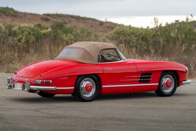 132万5000ドル（邦貨換算約2億670万円）で落札されたメルセデス・ベンツ「300SL ロードスター」（C）Courtesy of RM Sotheby's