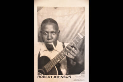 伝説のブルースマン、ロバート・ジョンソン。いまだにこの写真が1枚あるだけ