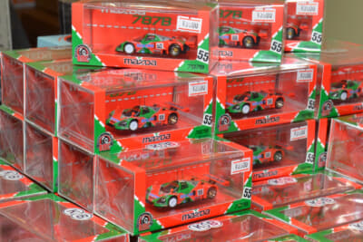 ミニカー界隈のトレンドは「1/64スケール」と「カスタムカー