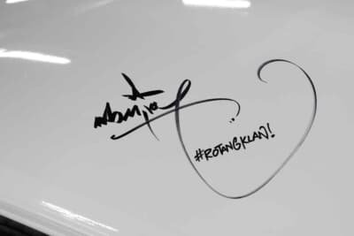 ボディに「♯ROTANGKLAN」のサインが入る