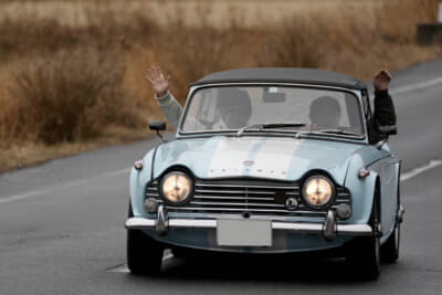 モーガンクラブニッポン主催ニューイヤーラリーのコース、成田市郊外のカントリーロードを駆ける1965年製トライアンフ TR4A