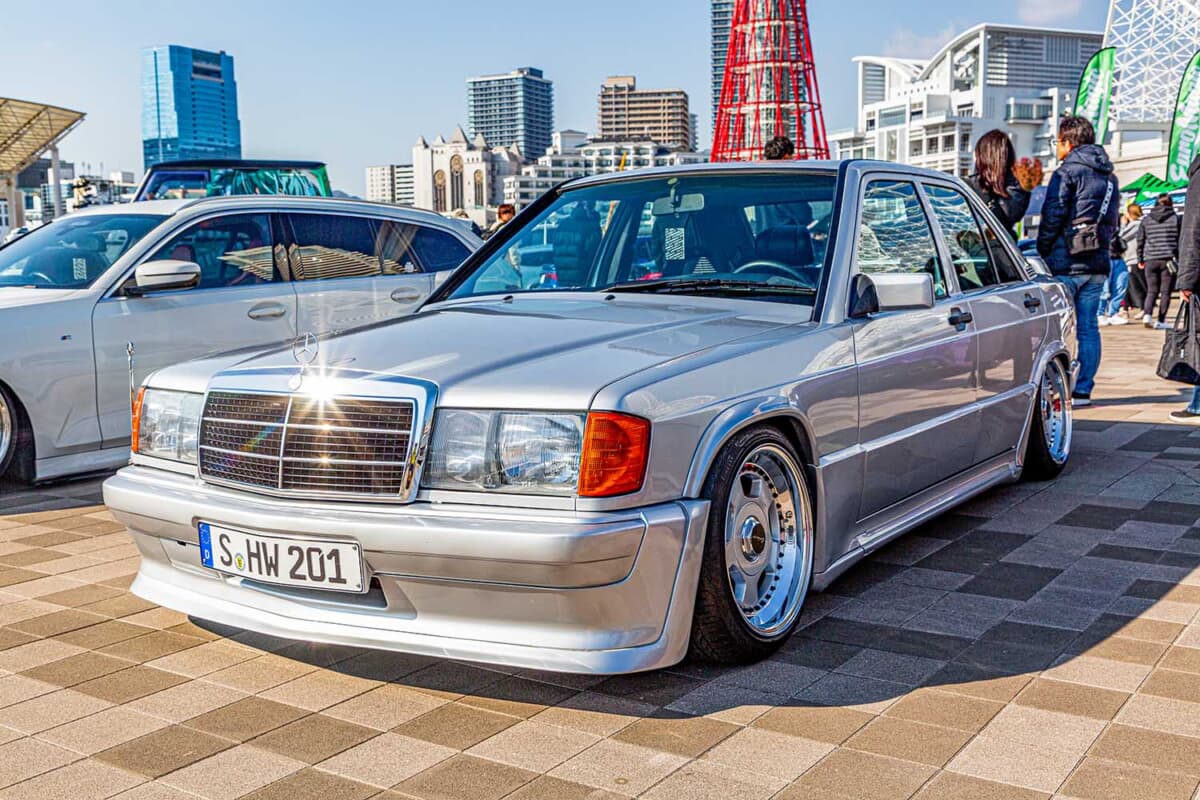 メルセデス・ベンツ「190E」を懐かしい「オッサンっぽいクルマ」に！ 決め手はコーナーポールとロリンザーホイールでした | AUTO MESSE  WEB（オートメッセウェブ） 〜クルマを文化する 〜