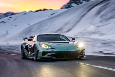 リマック ネヴェーラR：よりアグレッシブなスタンスとパフォーマンス志向のバッテリーシステムによって、ネヴェーラのアーキテクチャーはさらに変貌を遂げている