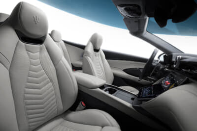 マセラティ グランカブリオ トロフェオ ONE of ONE–THE I.C.E.:アイスカラーのレザーインテリア