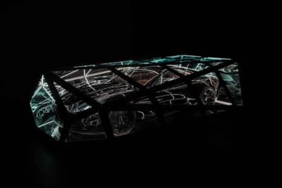 Reflections of Speed：アストンマーティン ヴァンキッシュそのものが持つ芸術的価値を映し出している