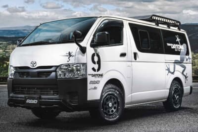 チームデイトナ D9 SPEC Mを装着したトヨタ ハイエース