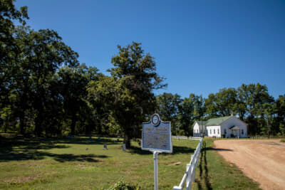 こちらが墓地のある教会。この近くで殺害されたという