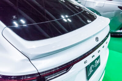 P's×Duexの製作したトヨタ クラウンセダン:エイムゲインのトランクスポイラーを装着