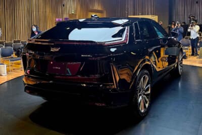 キャデラック リリック：フロント／サイドの二重ガラスはもちろん、リアウインドウにも5mm厚の強化ガラスを採用