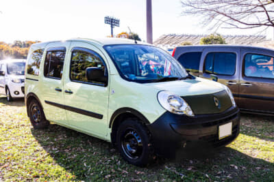 ルノー カングー クルール：グリーン系の「ヴェール パステル」をまとった2012年の限定モデル