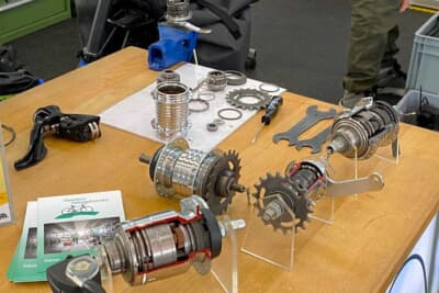 会場ではギアの整備や修理のレクチャーもしていました