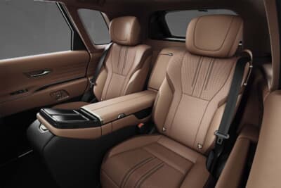 トヨタ センチュリー:夏場に嬉しいシートベンチレーションを全席に装備する