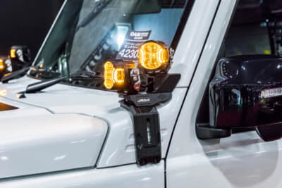 J-ROADのスズキ ジムニー:Aピラー付け根にスポとライトを装着