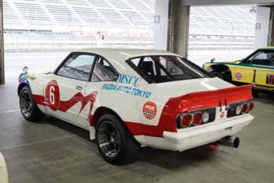 マツダ サバンナRX-3 マツダオート東京 寺田陽次郎仕様:現車は1974年の富士GCビクトリー200kmレースに出場したマツダオート東京を再現したレプリカ